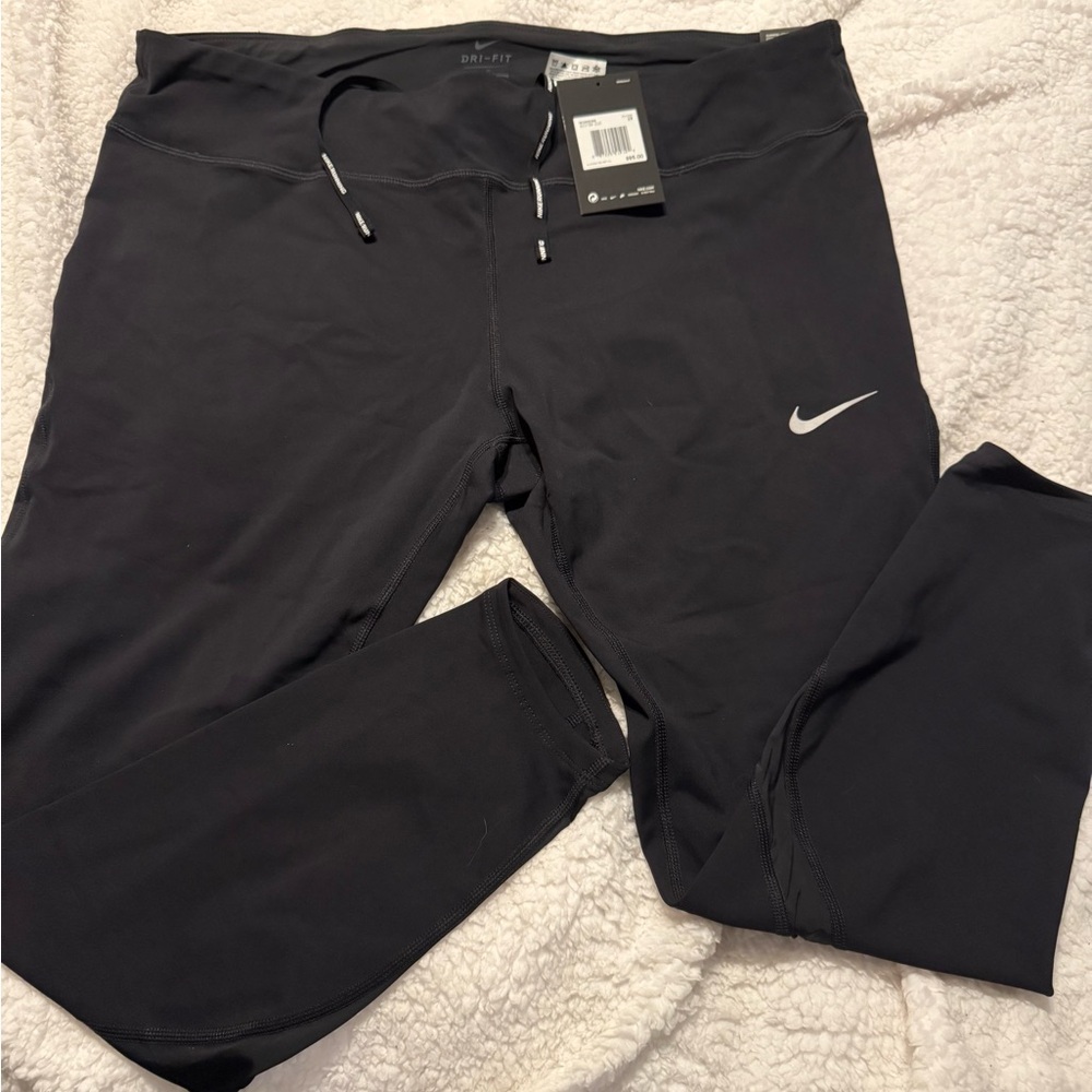 Nike Black Athletic Leggings with Tapered Design